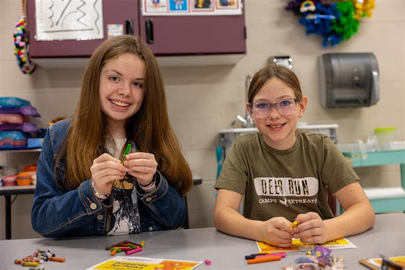 Students make donations for animal shelter